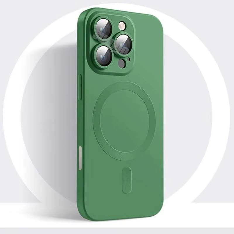 Magnetisk ladeetui med linsebeskytter for iPhone 15 Plus i grønn silikon, gir beskyttelse mot riper og støt, med slank design og trådløs lading.